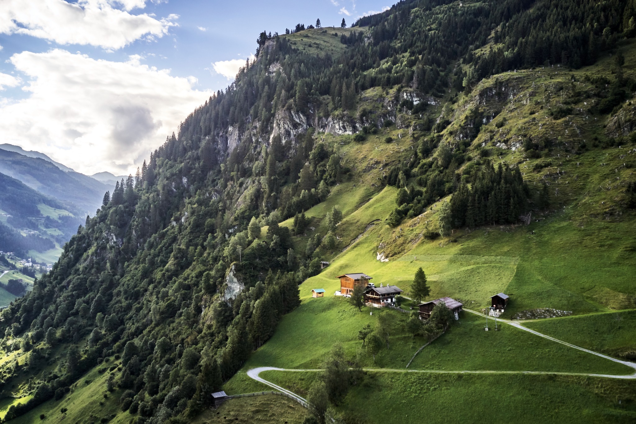 Berglandschaft mit Almhütten